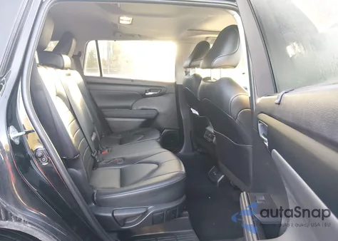 2022 Toyota Highlander Xle z USA, uszkodzony, nr VIN 5TDGZRBH1NS251075